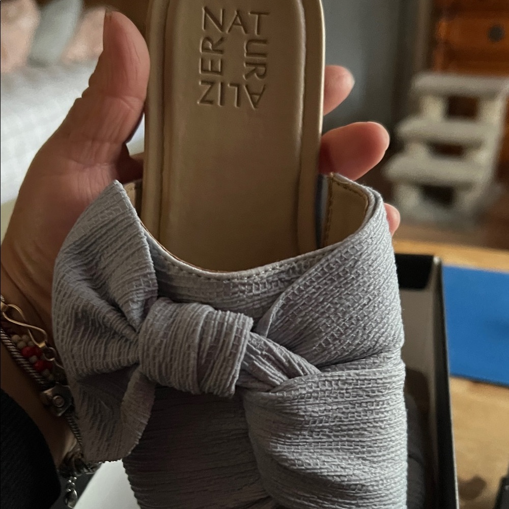 Naturalizer Women's Light Gray Bow Mules